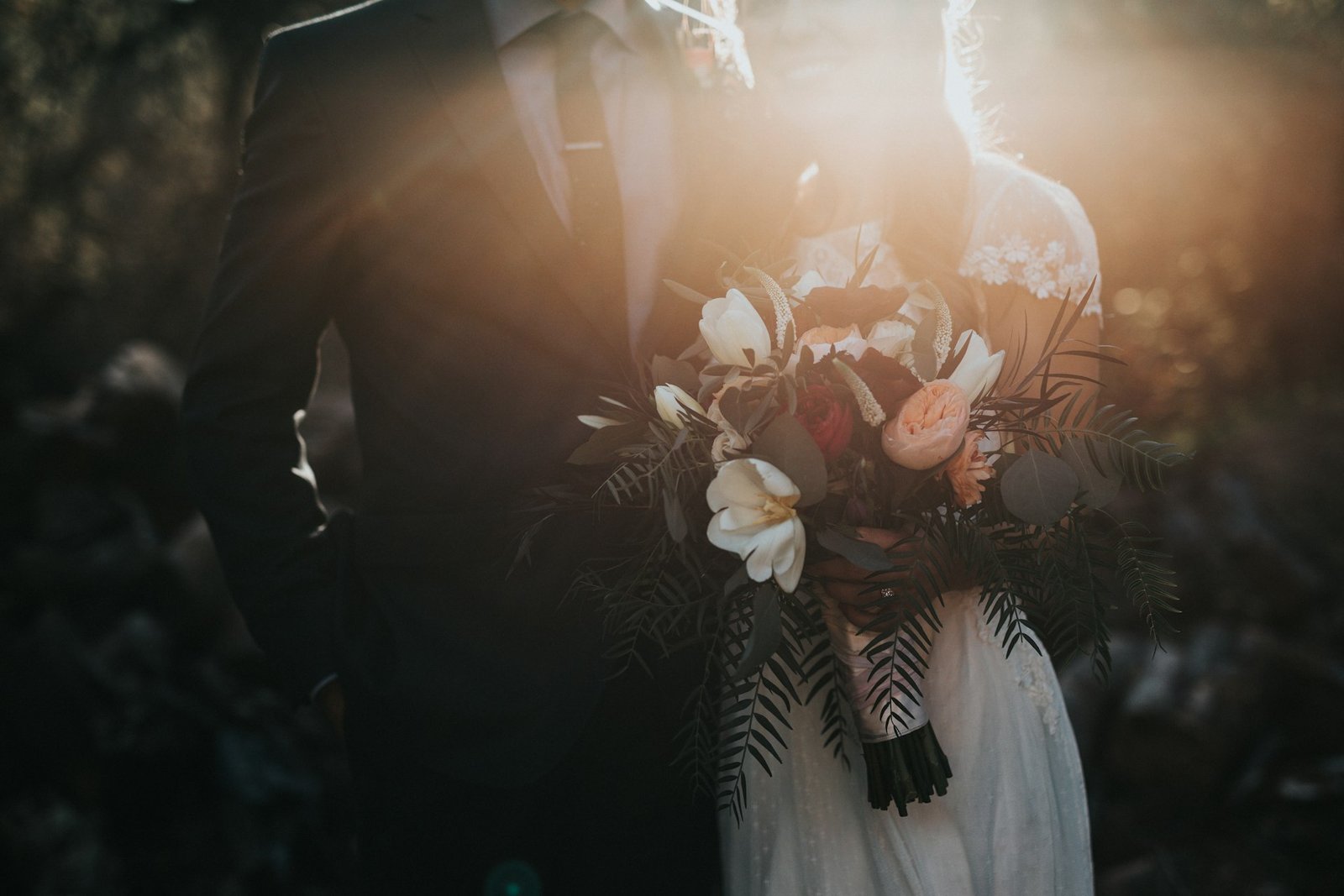 Pernikahan Elegan & Romantis